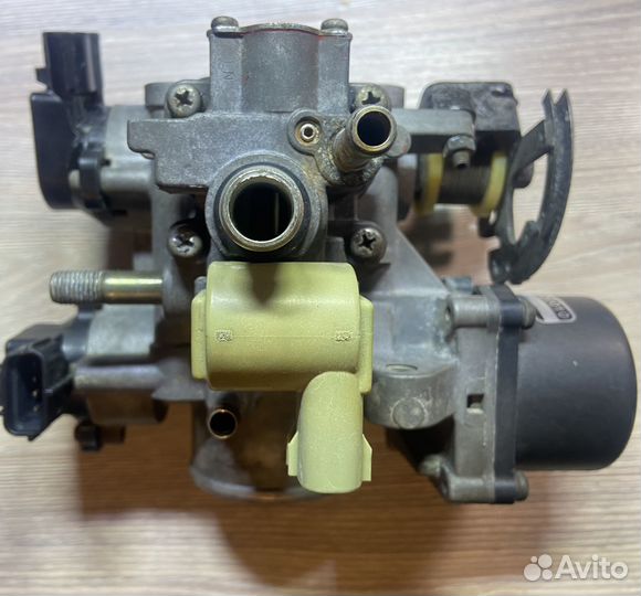 Дроссельная заслонка 8963220010