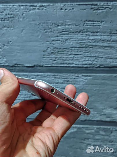 Телефон iPhone 6s