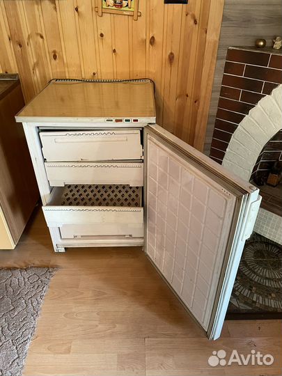 Холодильник морозильная камера б/у