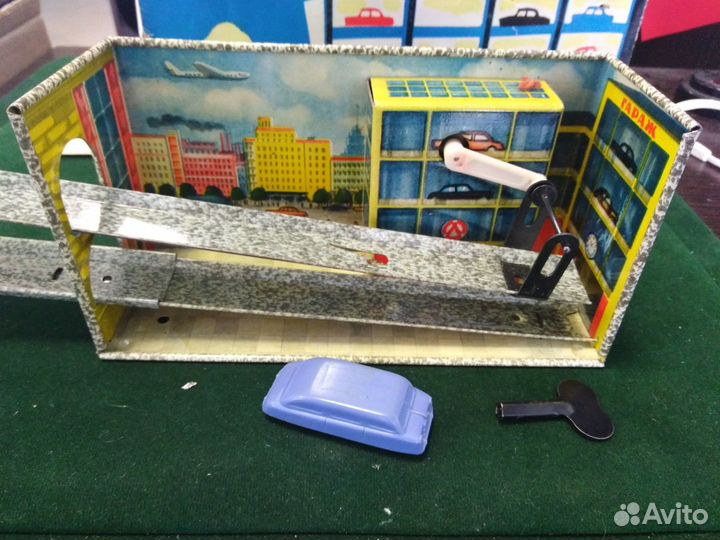 Заводная игрушка Гараж СССР