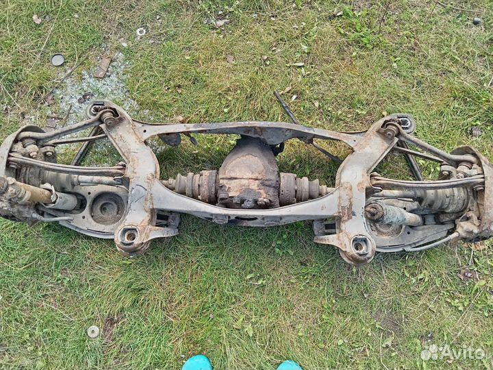 Подрамник задний в сборе на мерседес 124