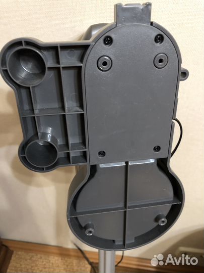 Пылесос вертикальный redmond