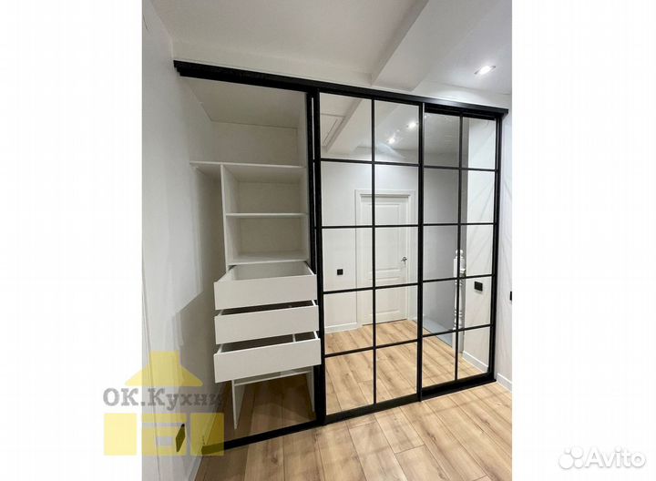 Шкаф с зеркалом