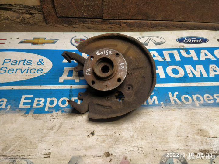 Кулак поворотный правый Volkswagen Golf II 86-92