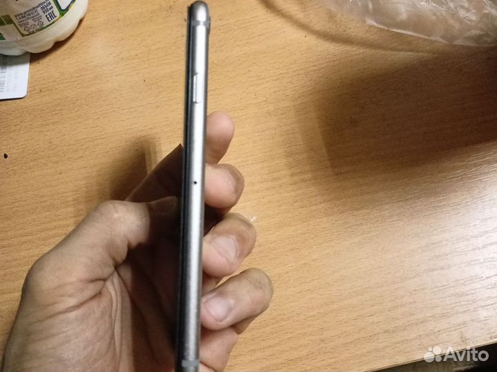 Телефон iPhone 64 gb