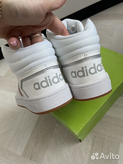 Кроссовки adidas