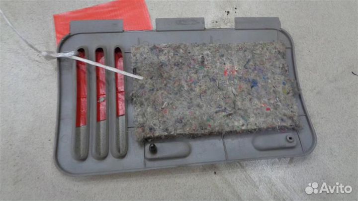 Обшивка багажника (крышка) Lincoln Navigator 1997