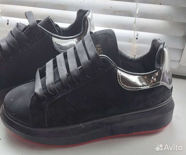 Кроссовки женские 38 р