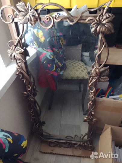 Зеркало в кованной раме