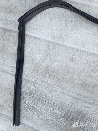 Уплотнитель стекла двери передний левый Mazda 6 GJ