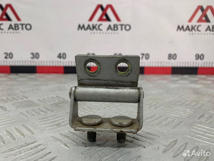 Б/У петля крышки багажника задний правый Mazda