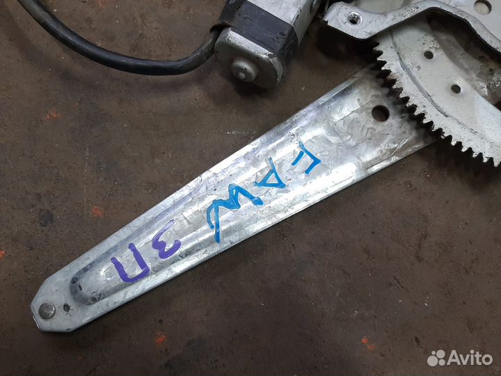 Задний правый стеклоподъёмник FAW V5