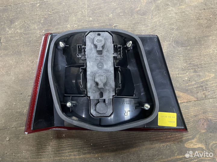 Фонарь задний правый внутренний Volvo 940 960 Новы