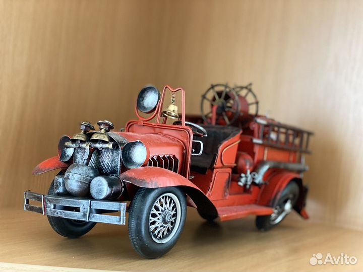 Коллекционная модель пожарного автомобиля