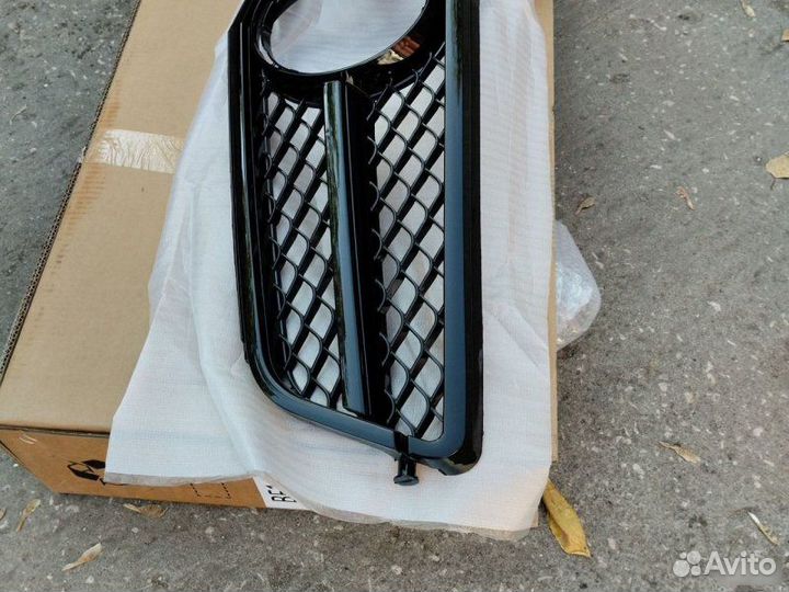 Решетка радиатора Mercedes C W204