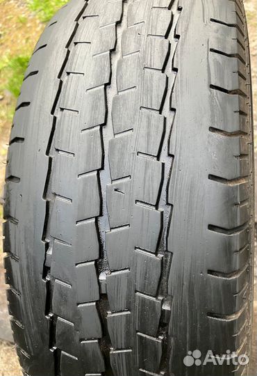 Ovation V-02 215/70 R15C