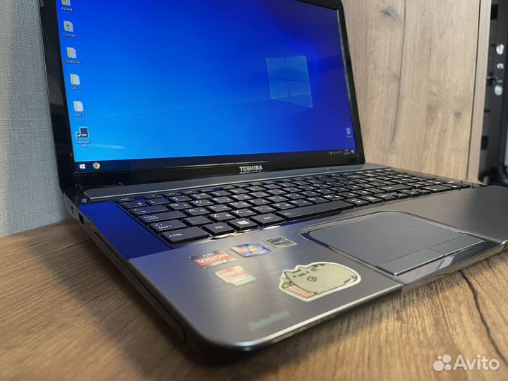 Большой ноутбук Toshiba 17.3