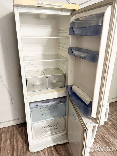 Холодильник Бирюса 143KS