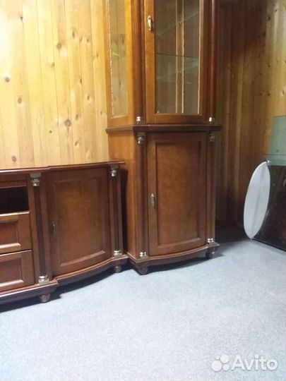 Две витрины и комод дерево Белорусь