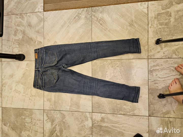 Джинсы узкие