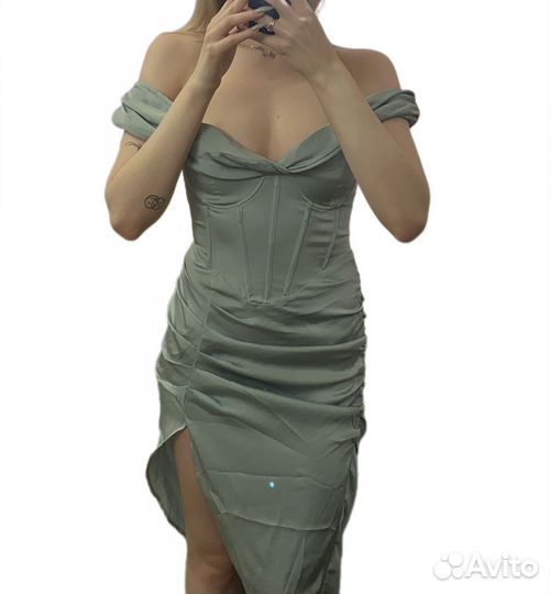 Платье prettylittlething s