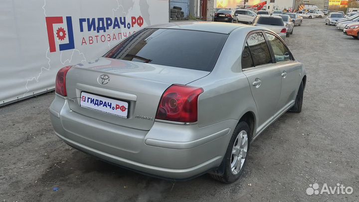 Фонарь подсветки номера Toyota Avensis (T250) 81270-05040