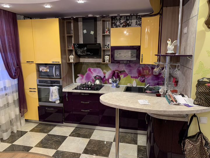 3-к. квартира, 104 м², 3/10 эт.