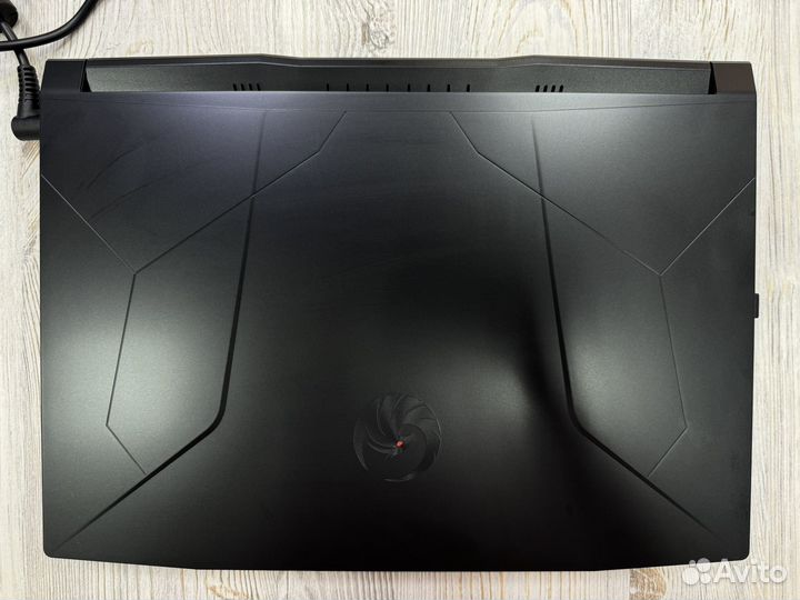 Игровой Ноутбук MSI Bravo 15 C7VE-037XRU