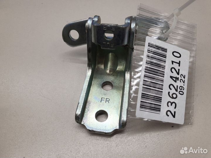 Петля двери правая KIA Mohave 2008