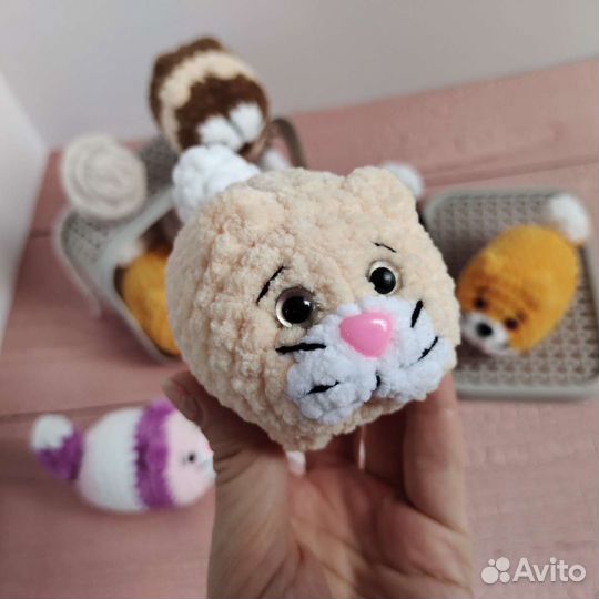 Кот вязанная игрушка ручной работы Амигуруми