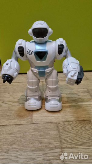 Игрушка робот интерактивный