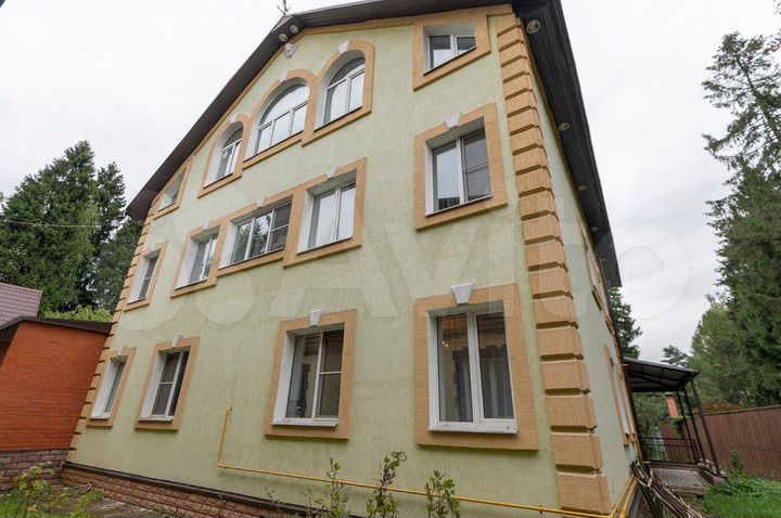 Коттедж 1239 м² на участке 29 сот.