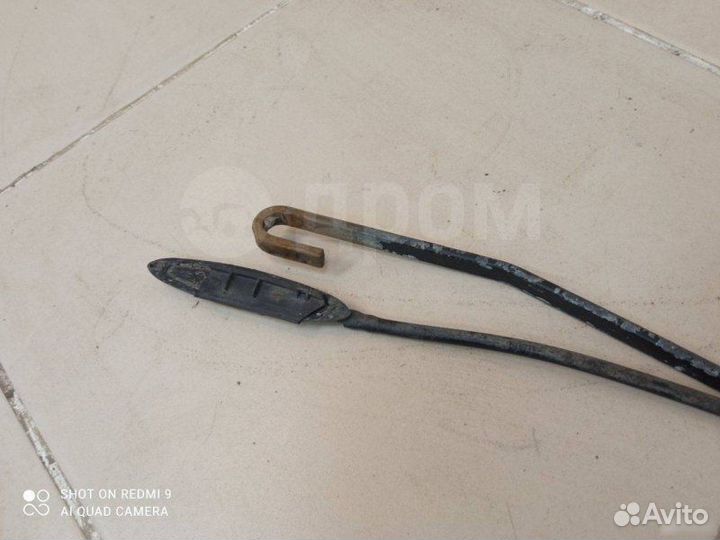 Поводок дворника правый Mercedes Vito W638