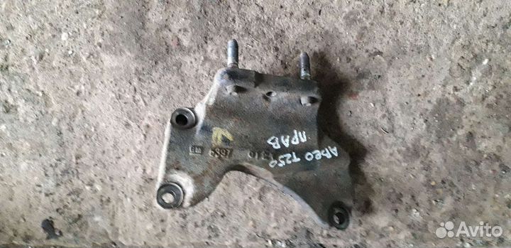 Кронштейн подушки двигателя Chevrolet Aveo т250