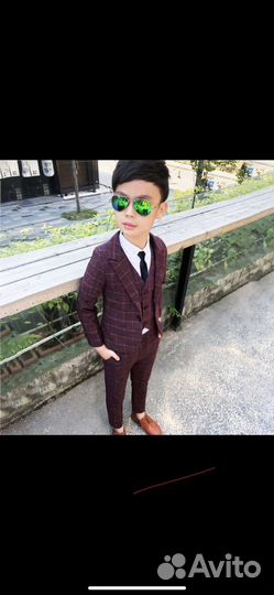 Костюм тройка и туфли на мальчика