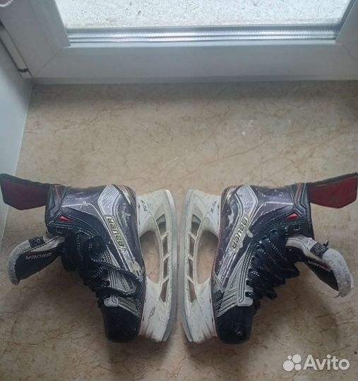 Хоккейные коньки бауэр