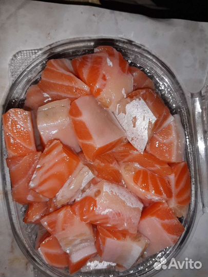 Брюшки семги,горячего копчения,соленые,свежие
