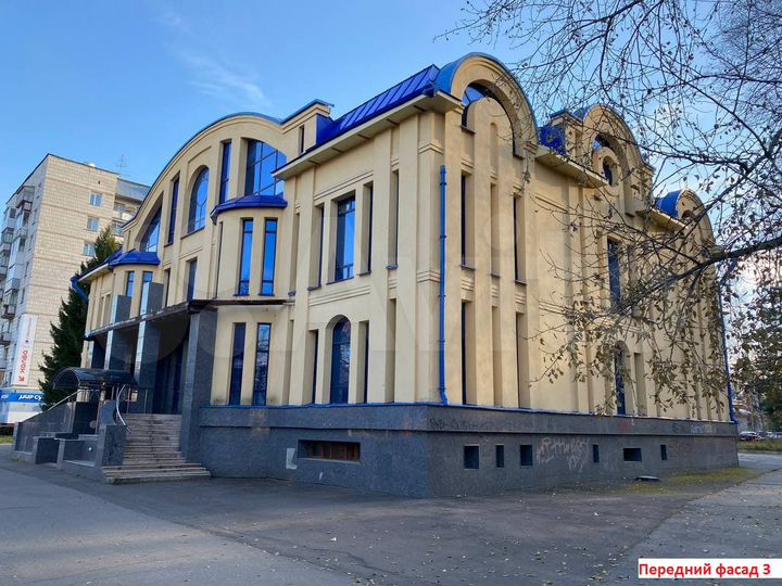 Здание целиком, в центре города. 3 этажа