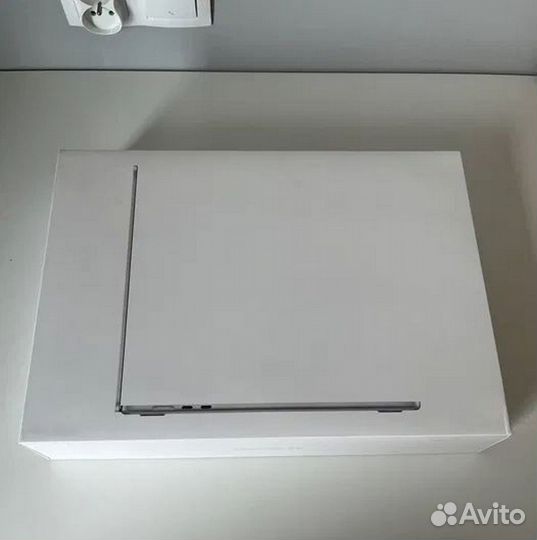 Macbook Air 15” 2023 M2 8C CPU, 10C GPU/24GB/1TB