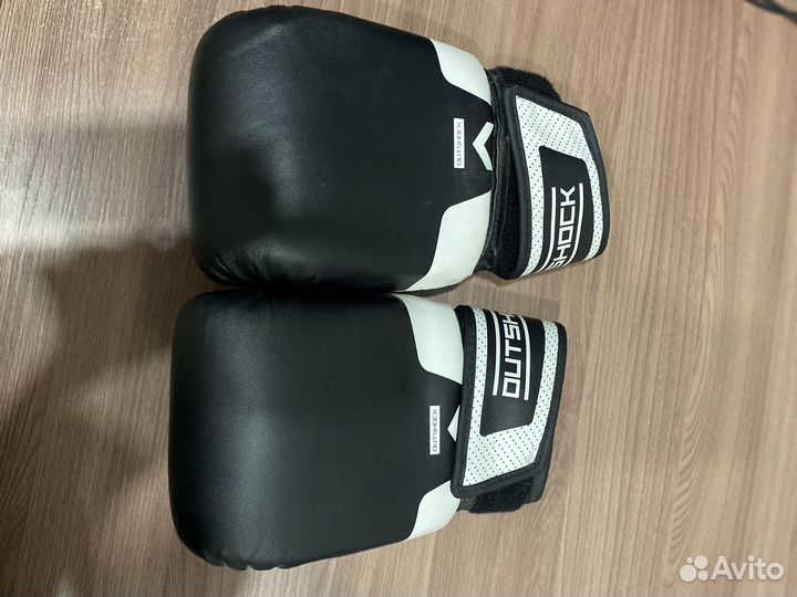 Боксерские перчатки outshock
