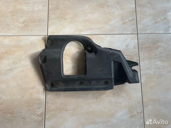 Защита бампера передняя левая Toyota Land Cruiser