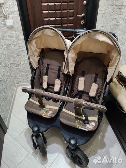 Прогулочная коляска для двойни погодок