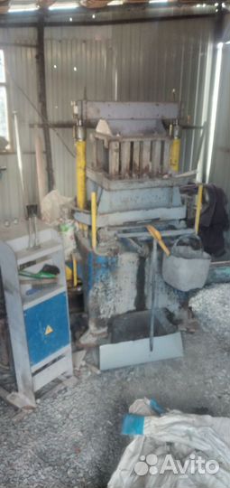 Шлакоблочный станок