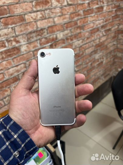 iPhone 7, 32 ГБ