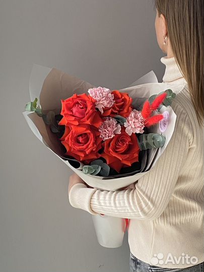 Букет из красных роз француские розы