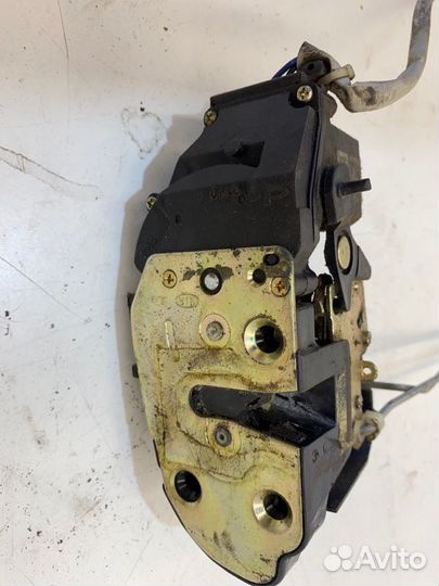 Замок боковой двери задний правый Kia Shuma