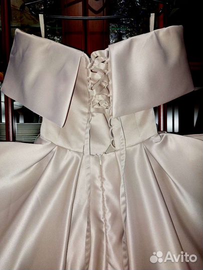 Платье на выпускной из королевского атласа