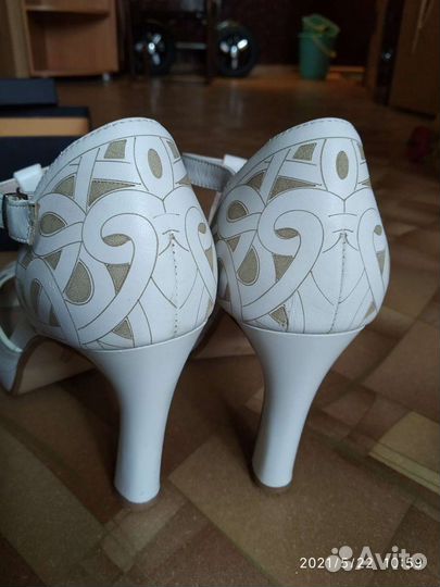 Босоножки tj collection