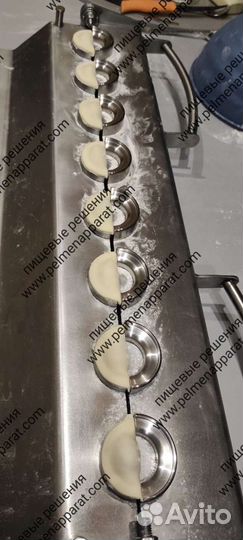 Пельменница, пресс-форма для лепки пельменей