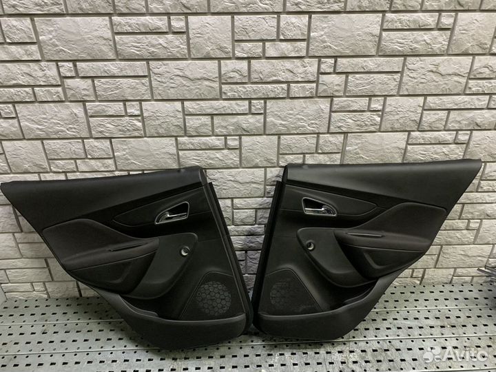 Opel Mokka Обшивка двери задней левой и правой